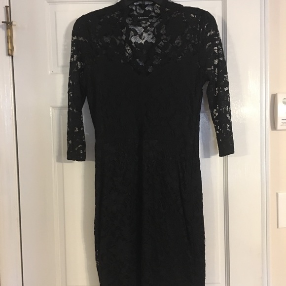 Karen Kane V-Neck Scallop Hem Lace Dress - Picture 2 of 4